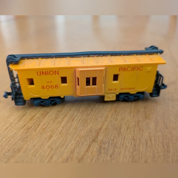 N Scale Model Train Cars - Picture 4 of 9